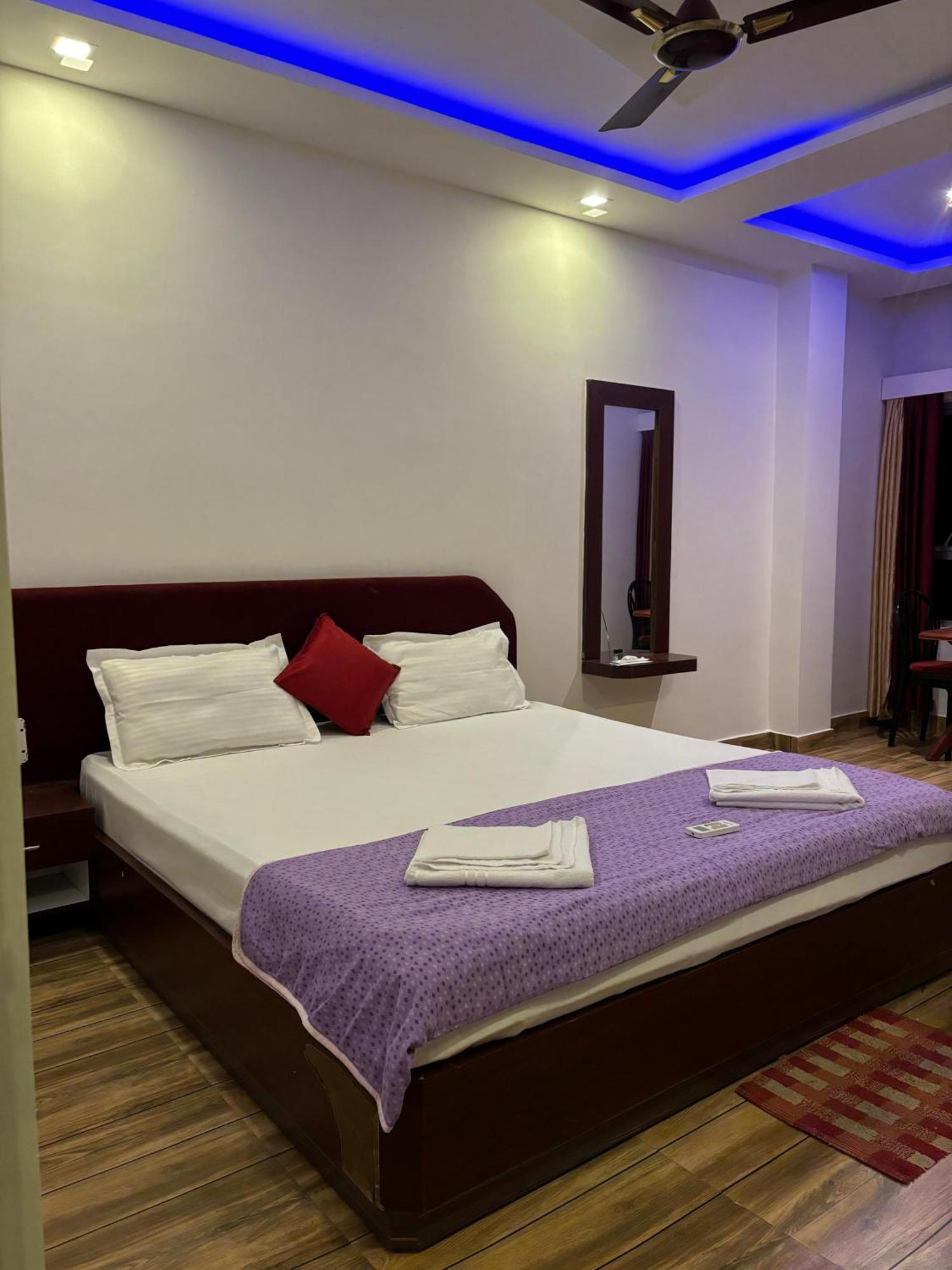 The Tamarind Tree Hotel & Restaurant Shadipur Eksteriør billede